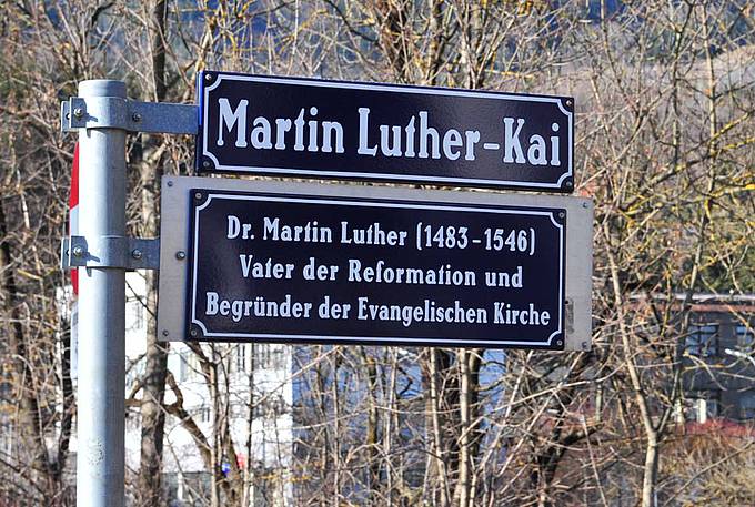 Martin Luther - wichtiger aber nicht alleiniger Vater der Reformation (im Bild: Straßenschilder mit Luthers Namen; Foto: M.Uschmann/epdÖ).