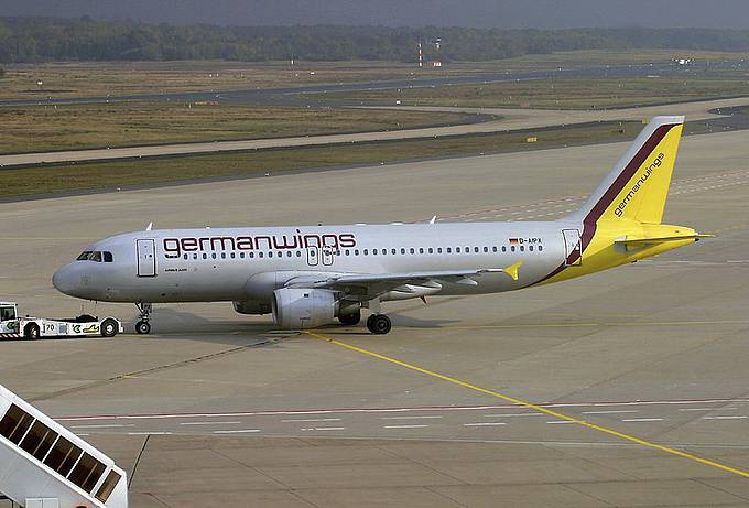 Ein Airbus 320 der Lufthansa-Tochter Germanwings (Archivbild) ist am Dienstagvormittag auf dem Weg von Barcelona nach Düsseldorf über den französischen Alpen abgestürzt. Foto: wikimedia/Wedelstaedt