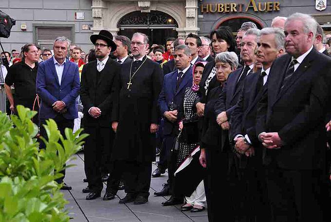 Zur Gedenkfeier in Graz kamen die Spitzen der Republik Österreich. Die Evangelische Kirche wurde durch Superintendent Hermann Miklas (3.v.l.) vertreten. (Foto: Rainer Juriatti)