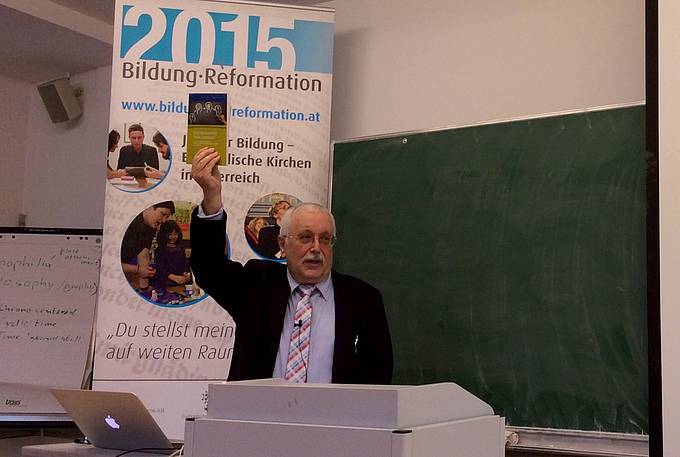 "Die Kenntnis rechtlicher Texte war der Kern der politischen Bildung bei Luther", sagte der Hamburger Erziehungswissenschaftler Horst Leps bei seinem Vortrag in Wien. (Foto: epdÖ/S.Janits)