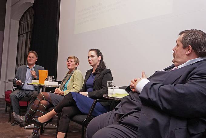 Hochkarätige Diskussionsrunde: Udo Bachmair (Moderation), Gerhild Herrgesell, Monica Schreiber, Werner Gruber (v.l.). Foto: Maria Dürr
