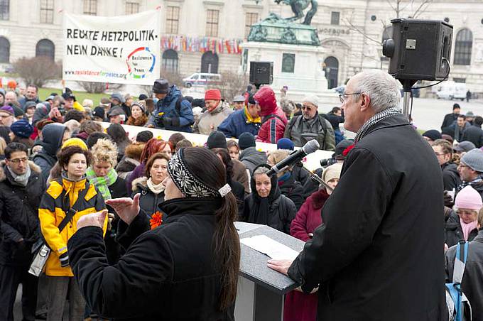 Bischof Bünker sprach bei der Gedenkveranstaltung anlässlich des Holocaust-Gedenktages der Vereinten Nationen am Wiener Heldenplatz. (Foto: epd/M. Uschmann)