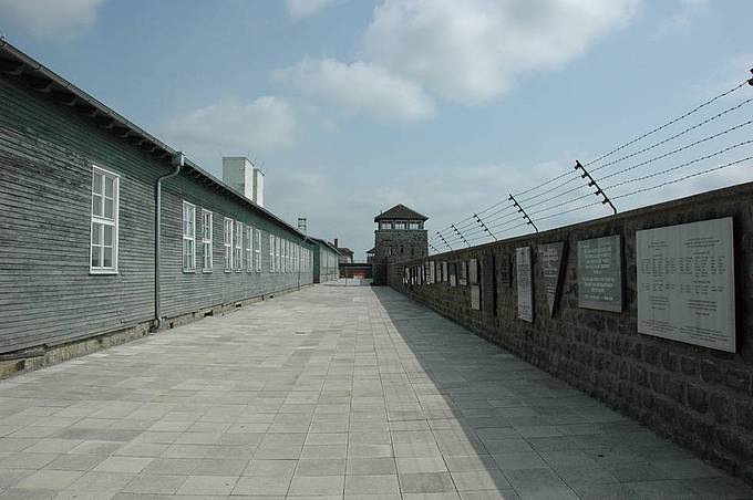 Ein ökumenischer Gottesdienst eröffnete am 12. Mai die Feiern zum "Internationalen Befreiungstag" im ehemaligen KZ Mauthausen. Foto: PHLouw