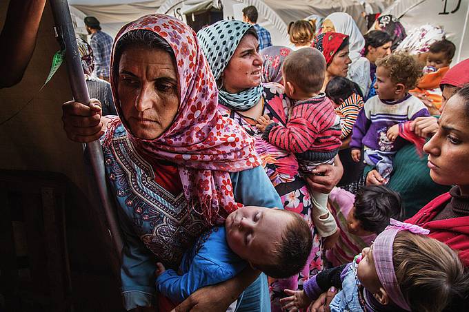 Mütter mit Kindern nach ihrer Ankunft im Flüchtlingscamp in Suruc (Türkei). Foto: Mike Kollöffel/ACT