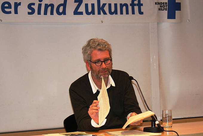 Dirk Stermann unterstützt die Anliegen der Kindernothilfe schon seit einigen Jahren.