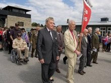 Rund 7000 Personen nahmen an der Befreiungsfeier im ehemaligen KZ Mauthausen teil, darunter auch Überlebende. Foto: MKÖ