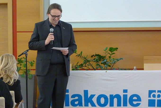 Der Diakonie Flüchtlingsdienst feierte sein 25-jähriges Bestehen. Geschäftsführer Christoph Riedl (im Bild) warb beim Festakt für mehr Verständnis für die Sorgen und Nöte von Flüchtlingen. (Bild: Diakonie Flüchtlingsdienst)