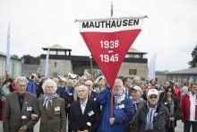 Der Gedenkzug auf dem Appellplatz wurde von ehemaligen Häftlingen des Konzentrationslagers angeführt (Foto: S. Philipp/Mauthausen Komitee Österreich)