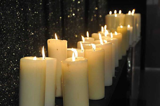 Kerzen erinnern an die Opfer der Schoa (Foto: epv/Uschmann)