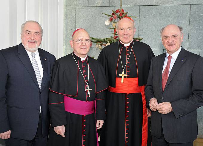 (v.l.:) Superintendent Weiland, Diözesanbischof Küng, Kardinal Schönborn und Landeshauptmann Pröll. Bild: NLK Kaufmann