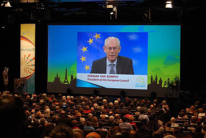 Bei dem Festakt im Goldenen Saal wurde eine Videobotschaft von EU-Ratspräsident Herman Van Rompuy eingespielt, der die Bedeutung der "Einheit in der Verschiedenheit" unterstrich (Foto: Heinrich Brehm)