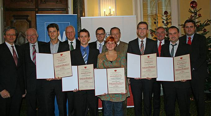Die Unabhängige Rechtsberatung Tirol des Diaknonie Flüchtlingsdienstes wurde mit dem Eduard-Wallnöfer-Preis ausgezeichnet, in der Mitte: Katharina Lang.
