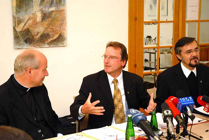 Botschaft der Christen "stereophonisch" hören. Kardinal Christoph Schönborn, Bischof Herwig Sturm und Bischofsvikar Nicolae Dura (von links)