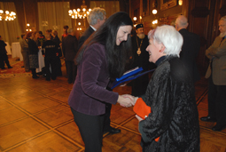 Landtagsabgeordnete Barbara Novak (links) und Oberkirchenrätin Dr. Hannelore Reiner