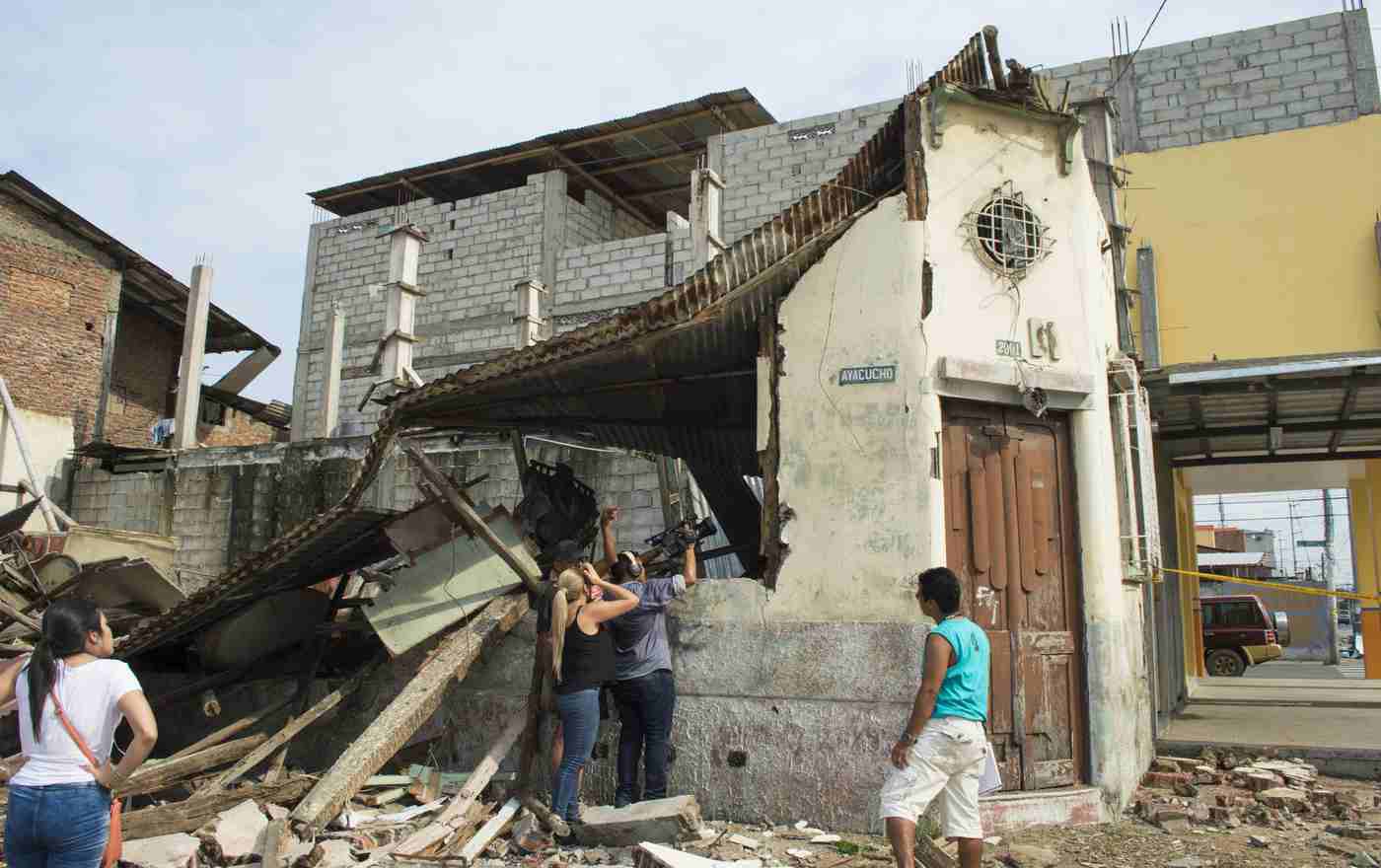 Das Erdbeben in Ecuador richtete großen Schaden an vielen Gebäuden an, darunter auch Wohnhäuser in der Stadt Guayaquil. (Foto: Wikipedia/LocoWiki)