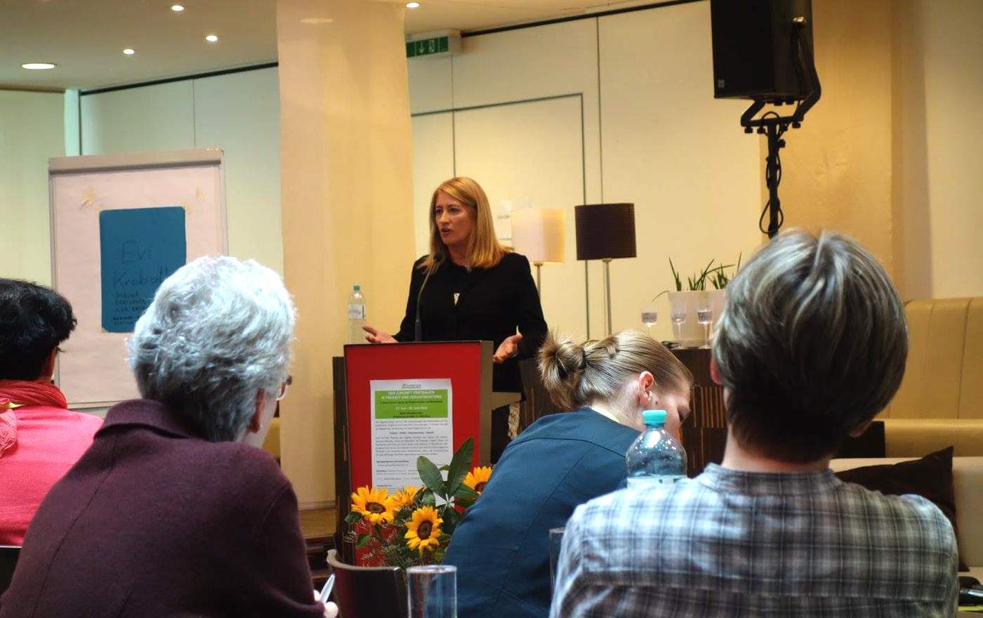 Oberkirchenrätin Ingrid Bachler sprach bei der Tagung über die reformatorischen Herausforderungen im 21. Jahrhundert. (Foto: Evangelische Akademie Wien/G. Winkler)