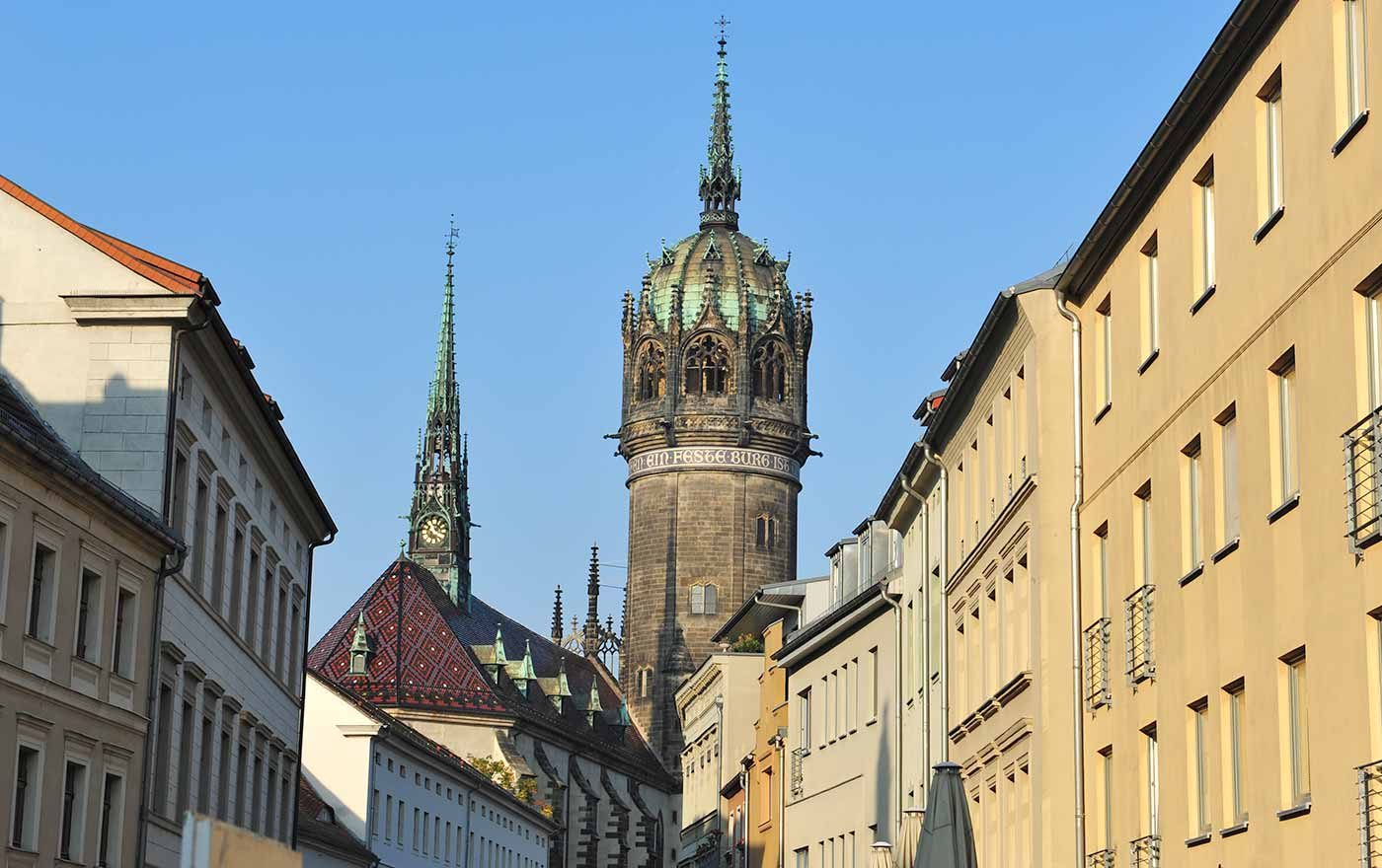 Zahlreiche Sendungen in ORF und privaten Sendern greifen rund um den 31. Oktober das Thema Reformation auf. Im Bild die Schlosskirche in Wittenberg. Foto: epd/Uschmann