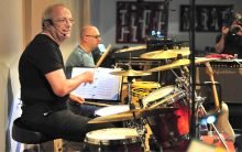 Die Band rund um Schlagzeuger Michael Bünker spielt Rock und Blues. Foto: epd/Uschmann