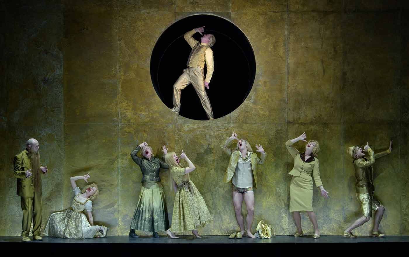 Autor Ferdinand Schmalz wagt sich an den klassischen Jedermann-Stoff. Foto: Georg Soulek/Burgtheater