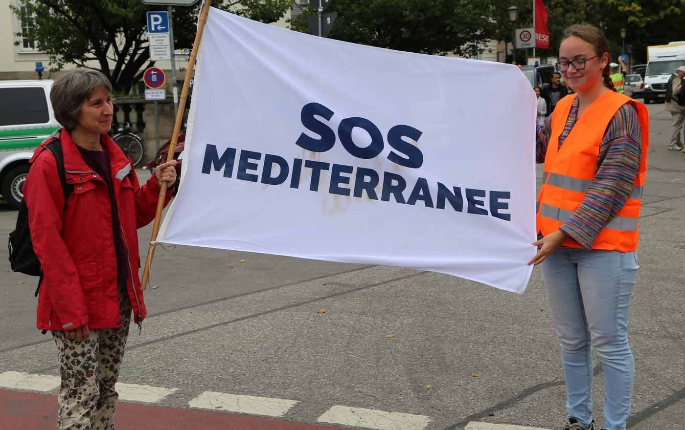 Stein des Anstoßes: Die NGOs "SOS Méditerranée" und "Ärzte ohne Grenzen", die gemeinsam ein Rettungsschiff betreiben. Foto: wikimedia/Rufus46