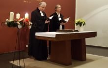 Thomas Hennefeld und Gisela Ebmer gestalteten den Gottesdienst zur Eröffnung der Synoden. Foto: epd/T. Dasek