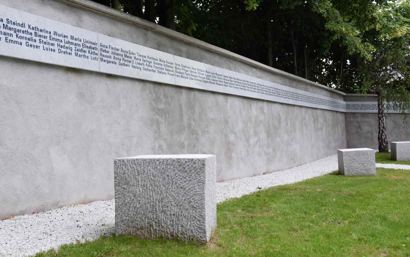 Gestaltet hat das Denkmal am evangelischen Friedhof in Gallneukirchen die oberösterreichische Künstlerin Gabriele Berger. Foto: Diakoniewerk
