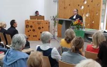 "Gott überlässt Menschen nicht ihrem Schicksal, sondern geht mit ihnen eine Beziehung ein." Michael Chalupka bei seinem zweiten Gottesdienst als Bischof in Hainburg. Foto: epd/T. Dasek