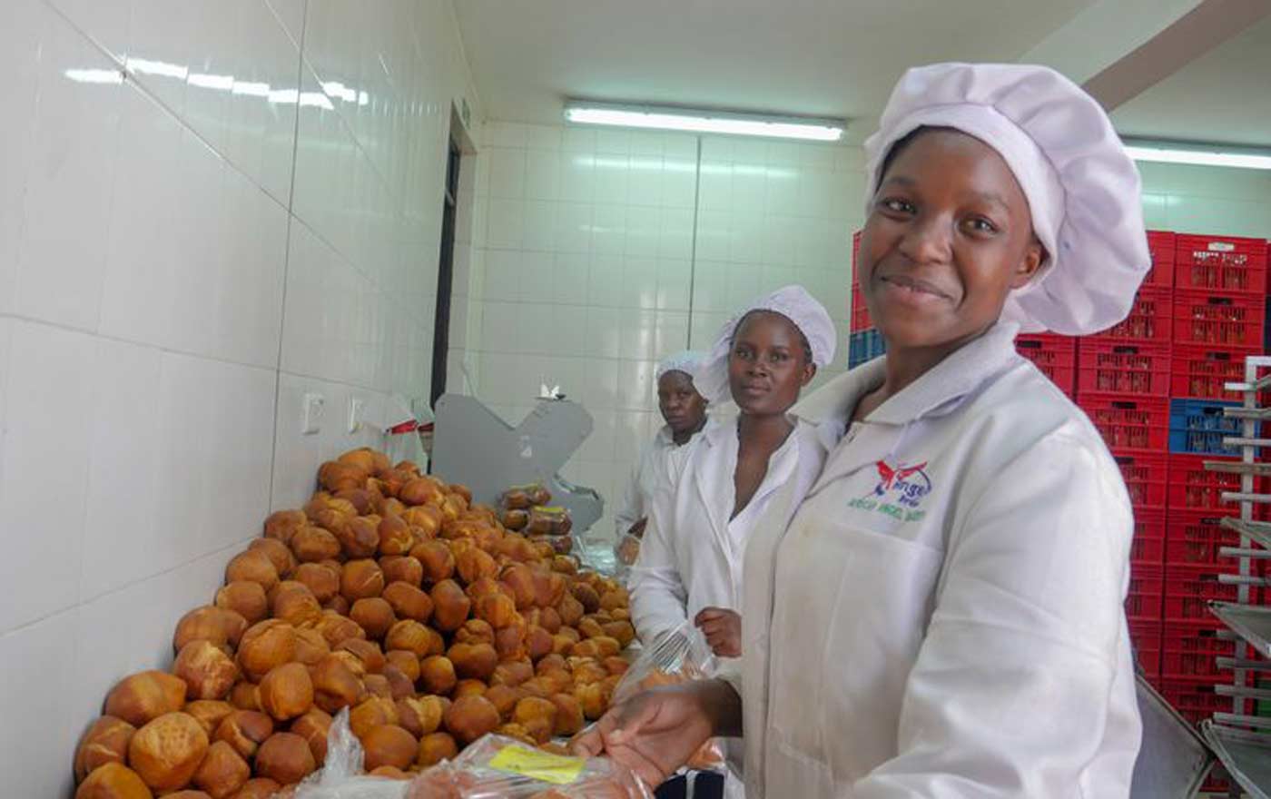 Brot für die Welt widmet die Spenden zum Giving Tuesday einem Projekt in Kenia, bei dem junge Menschen in einer Bäckerei ausgebildet werden. Foto: Brot für die Welt