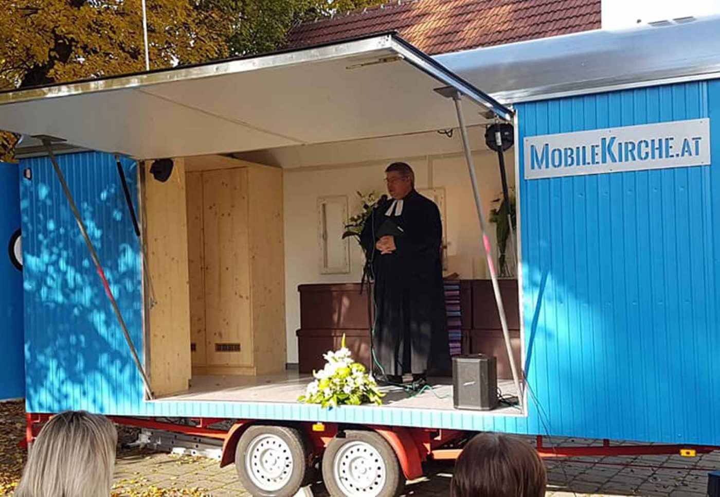 In Großpetersdorf kam die "Mobile Kirche" der Evangelischen Jugend Burgenland vorgefahren. Foto: Reinhard Schöck/PG Großpetersdorf