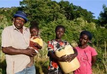 In Kenia unterstützt Brot für die Welt Familien mit Wasserspeichern. Foto: Brot für die Welt/Jörg Böthling
