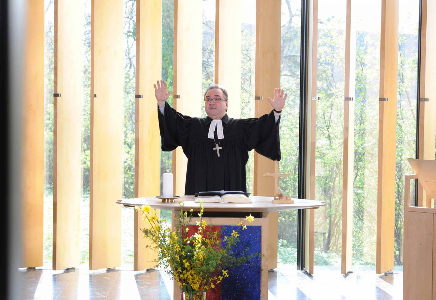 "In den drei Jahrzehnten seit meiner Ordination ist vieles geschehen. Aber eines bleibt: Ich darf die Berufung leben." Foto: epd/Uschmann