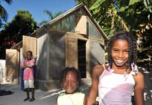 In Haiti unterstützt die Katatrophenhilfe dabei, erdbebensichere Häuser zu bauen. Foto: Thomas Lohnes/Brot für die Welt