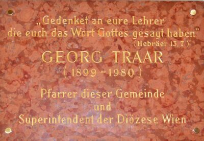 Eine Gedenktafel in der Lutherischen Stadtkirche in Wien erinnert an den Superintendenten von 1947 bis 1972. Foto: wikimedia/GuentherZ/cc by sa 3.0
