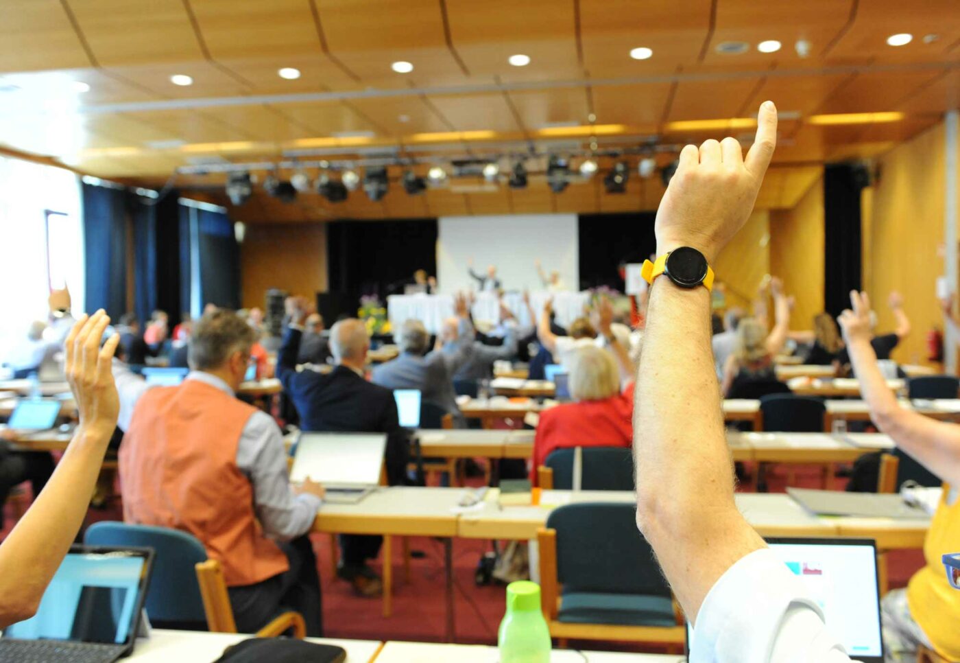 Zahlreiche Abstimmungen prägten die Synodensitzungen in St. Pölten. (Foto: epd/Uschmann)