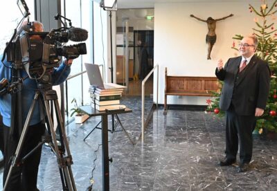 Es ist höchste Zeit, von den Jungen und voneinander zu lernen, sagt Bischof Michael Chalupka im „Wort zum neuen Jahr“ auf ORF 2. (Foto: epd/Uschmann)