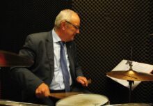 Michael Bünker sorgt in der „Schalom Band“ auch am 23. März wieder für die richtigen Rhythmen. (Foto: epd/Uschmann)