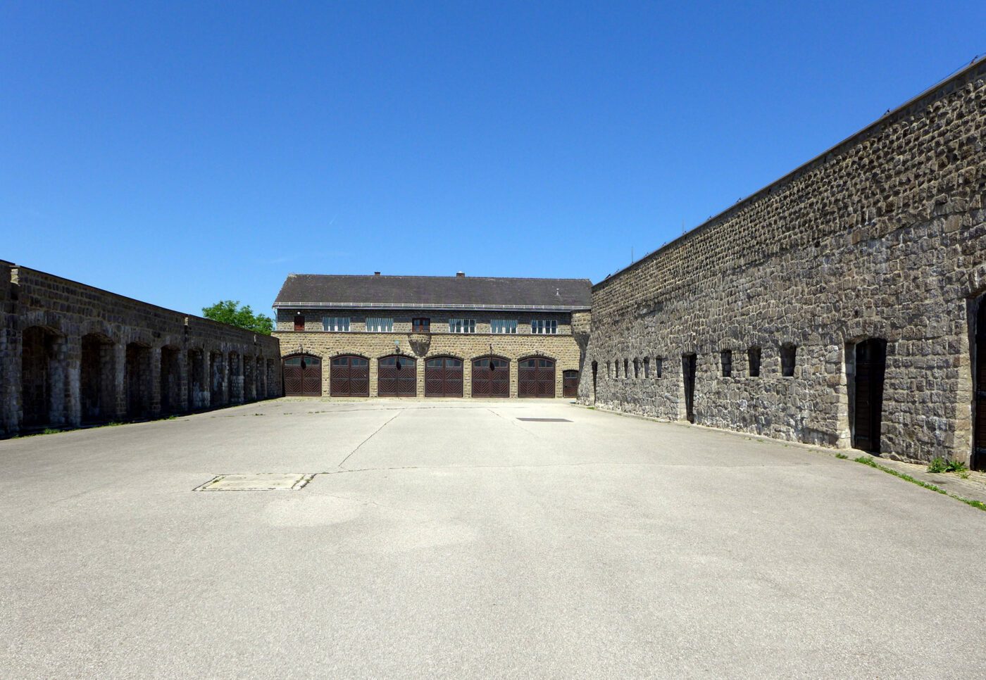 Im Konzentrationslager Mauthausen war jede Form religiösen Ausdrucks verboten. Seelsorge – wie sie von Jacopo Lombardini gelebt wurde – gehörte zum Widerstand. (Foto: wikimedia/dnalor01/cc by sa 3.0)
