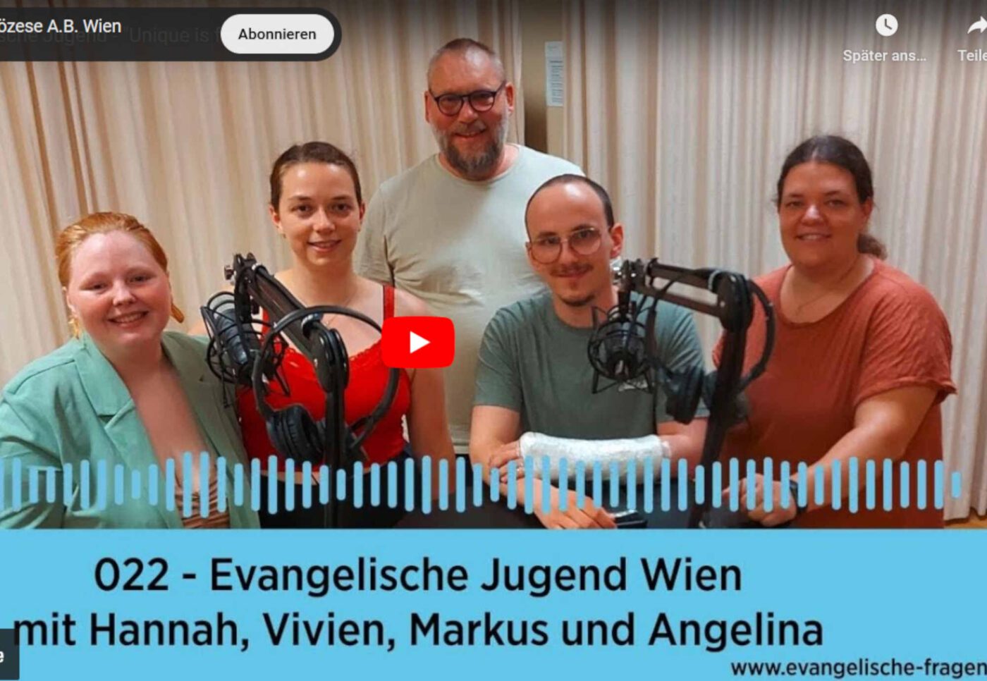 Hannah Rippel, Markus Nemetz, Vivien Heyer und Jugendreferentin Angelina Ahrens bei der Podcastaufnahme mit Bernd Gratzer. (Foto: Evang. Kirche Wien/Schomaker)