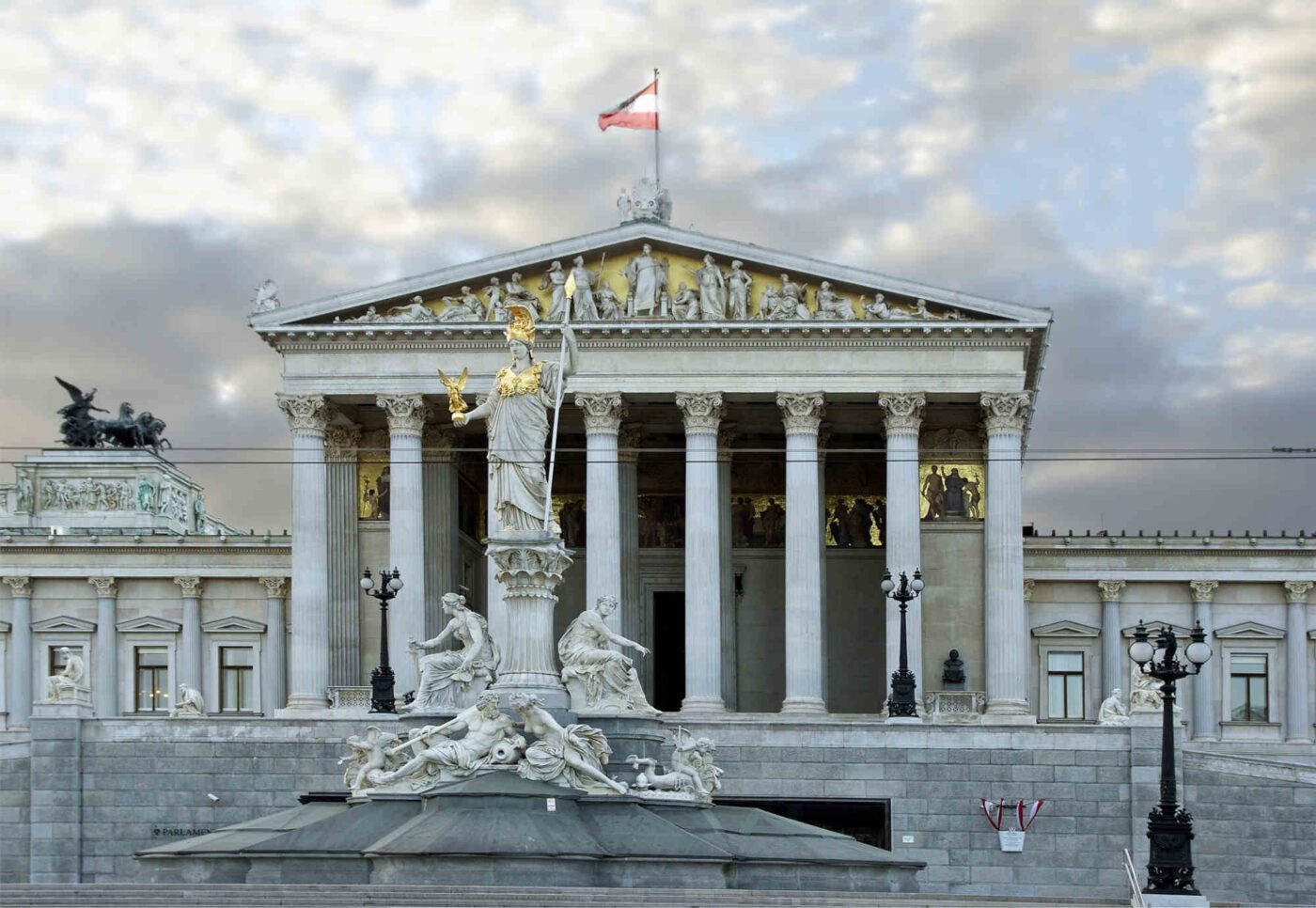 Im Parlament in Wien trafen sich Vertreterinnen und Vertreter der staatlich anerkannten Religionsgemeinschaften mit Abgeordneten aller Fraktionen. (Foto: Pixabay)