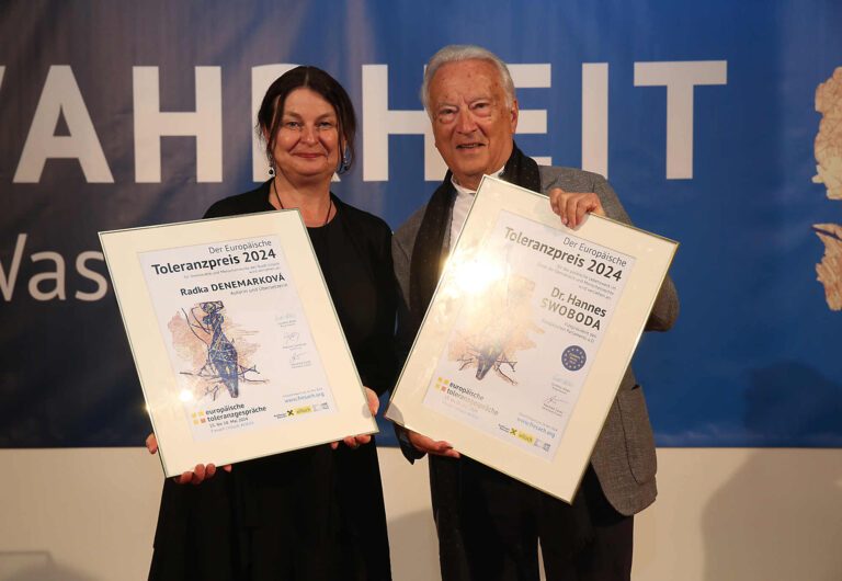 Hannes Swoboda und Radka Denemarková wurden bei den 10. Europäischen Toleranzgesprächen in Fresach ausgezeichnet. (Foto: Gerhard Kampitsch)
