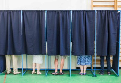 Wählen zu können ist ein Privileg. Es ist wichtig, wählen zu gehen und mitzubestimmen, ist Julia Schnizlein überzeugt. (Foto: Depositphotos / bizoon)