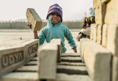 Bis zu 160 Millionen Kinder arbeiten derzeit weltweit, rund die Hälfte davon unter besonders schweren Bedingungen. (Foto: Kindernothilfe)