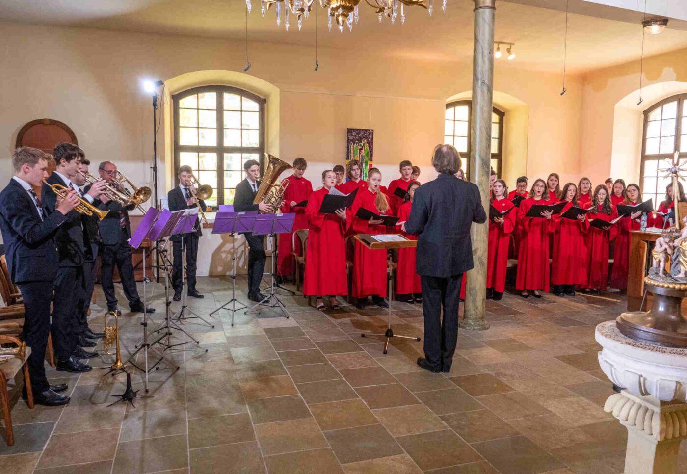 Das Chorkonzert in Klagenfurt mitgestalten wird der Schulchor des Evangelischen Musikgymnasiums Oberschützen/Burgenland. (Foto: Wimmer-Gymnasium Oberschützen)