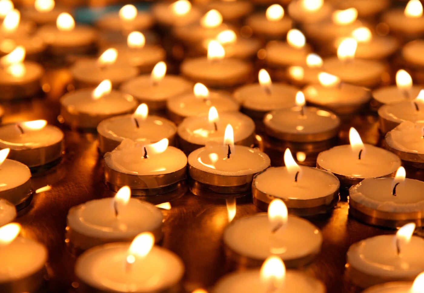 Über 6.000 Kerzen brannten in der Lutherischen Stadtkirche und im Wiener Stephansdom für Maturantinnen und Maturanten. (Foto: Depositphotos / Yanlev)