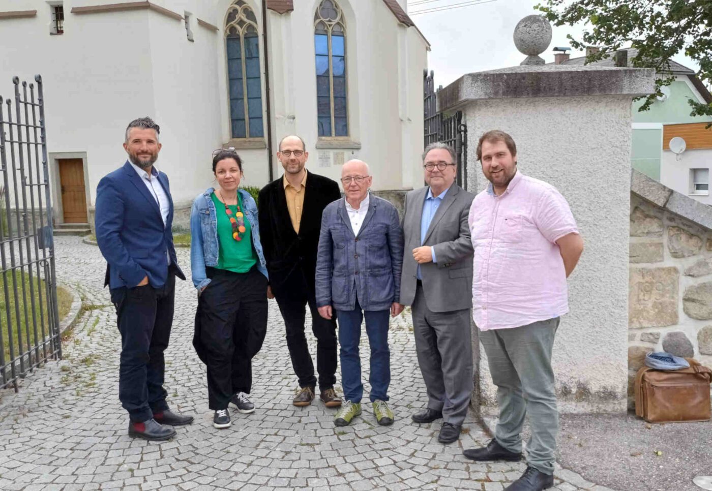 Dem Wirken von Ernst Lange und dessen Auswirkungen auf die Kirche von heute widmeten sich in Windhaag (v.l.) Patrick Todjeras, Anna Kampl, Gerhard Altenburg, Gottfried Orth, Michael Chalupka sowie Johannes Modeß. (Foto: Stefan Haider)