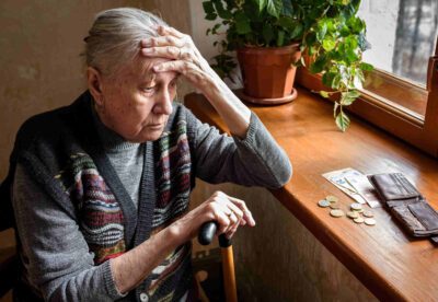 Aus Anlass des „Equal Pension Day“ am 6. August forderten Religionsvertreter:innen Maßnahmen gegen Altersarmut von Frauen. (Depositphotos: ZADVORNOV)