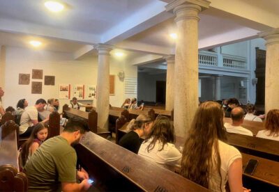 Die geplanten Konzerte von Taylor Swift in Wien mussten aufgrund der Terrorbedrohung abgesagt werden. Trost konnten Fans in der Lutherischen Stadtkirche finden. (Foto: Schnizlein)