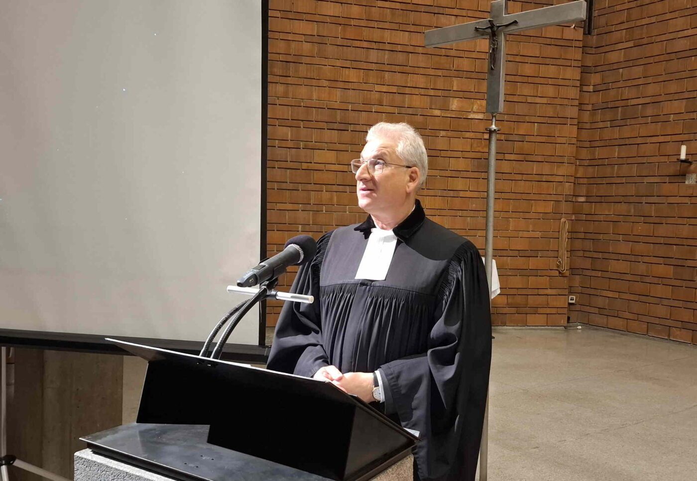 „Nur wenn sich der Mensch besinnt und der Natur wieder mehr Raum schenkt, werden wir auch eine Zukunft haben“, sagte der reformierte Landessuperintendent Thomas Hennefeld beim ökumenischen Gottesdienst. (Foto: G. Pulling)