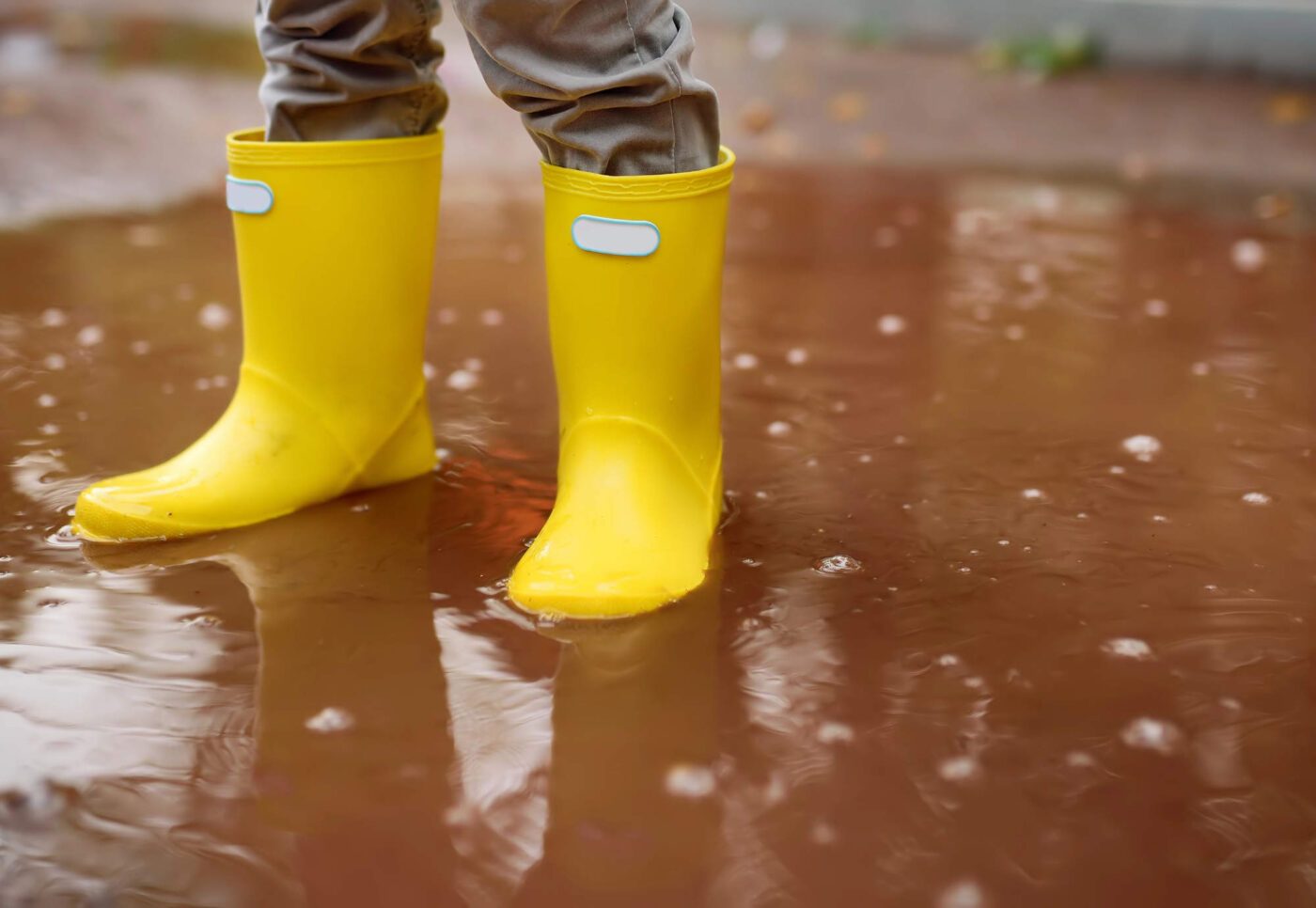 Schlamm und Hochwasser haben viele Menschen in den letzten Tagen zur Verzweiflung gebracht. (Foto: Depositphotos/mary_smn)